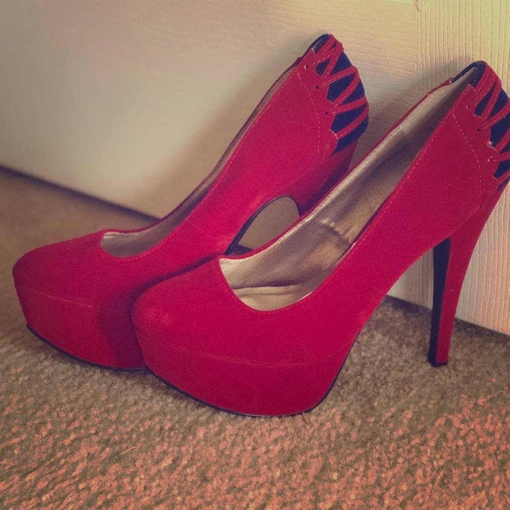 QUPID SIZE 9 Red/Blue PUMPS never worn 😱❤️